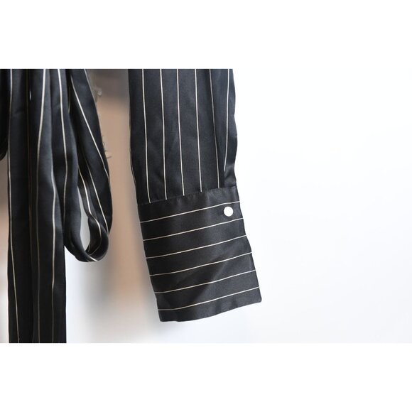 Carolina Herrera 100% Silk Wrap Top Blouse in Black Pinstripe Size 8 Work Office - Picture 7 of 13